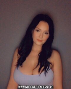 Michelleyroo Bisexual Busty Brunette Brown Eyes Black Hair