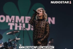 Pommelien Thijs Slim Body Caucasian Female Small Breasts