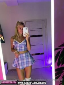 Ana Knoxx Medium Breasts American Blonde Influencer