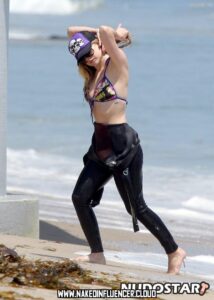 Avril Lavigne Caucasian Actress Blue Eyes Slim Body