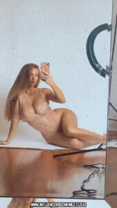 Elizabeth Ostrander Redhead Nudes Influencer Female Big