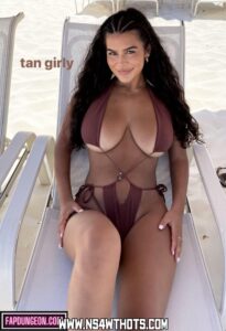 Genny.shawcross Nudes Female Slim Body Influencer Medium Ass