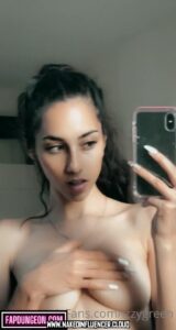 Izzy Green Influencer Brunette Nudes Actor Medium Breasts