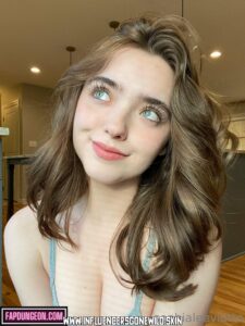 Sophia Viotto Slim Body Nudes Small Breasts American Aka